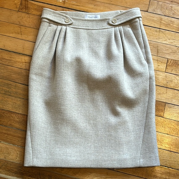 MaxMara Dresses & Skirts - MaxMara Women’s Light Beige Wool Pencil Skirt Size 10